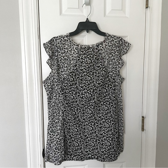 Motherhood Maternity black and white floral blouse, size XL - Picture 2 of 8